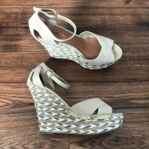 JustFab Taupe/Cream Basket Weave Wedges